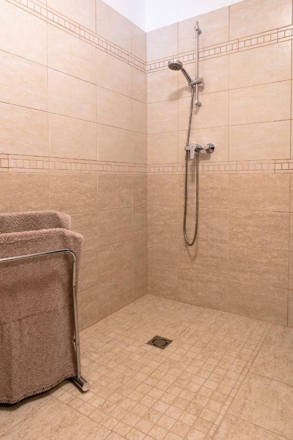 Raba Apartman Sárvár Exterior foto