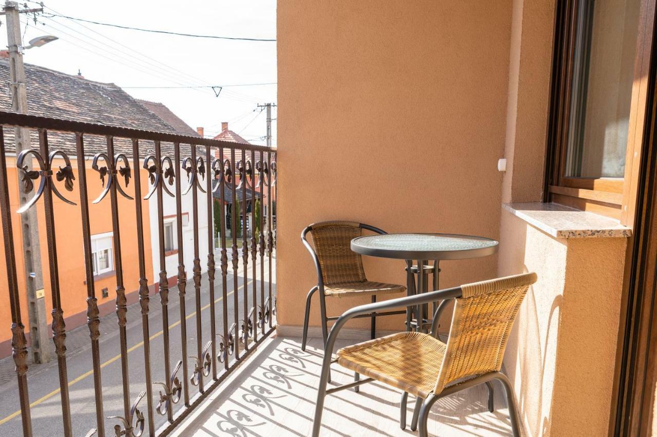 Raba Apartman Sárvár Exterior foto