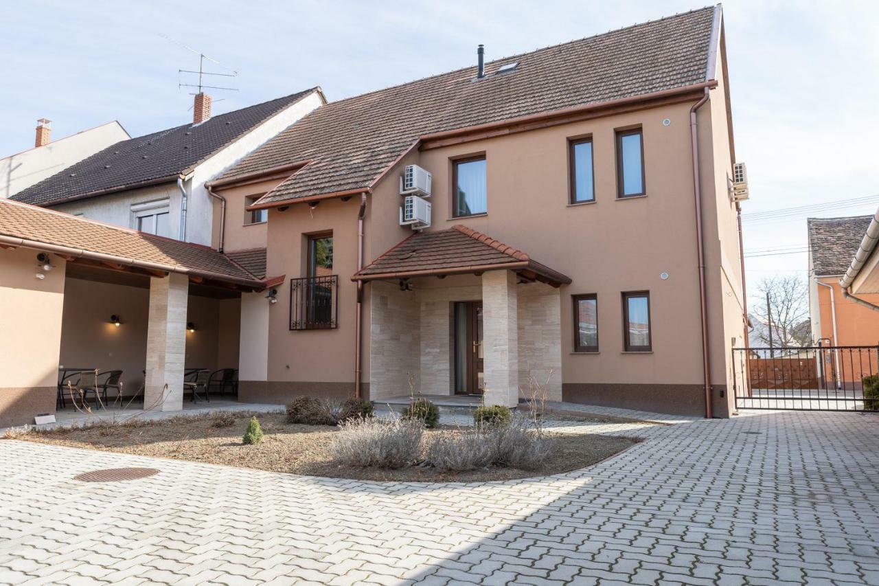 Raba Apartman Sárvár Exterior foto